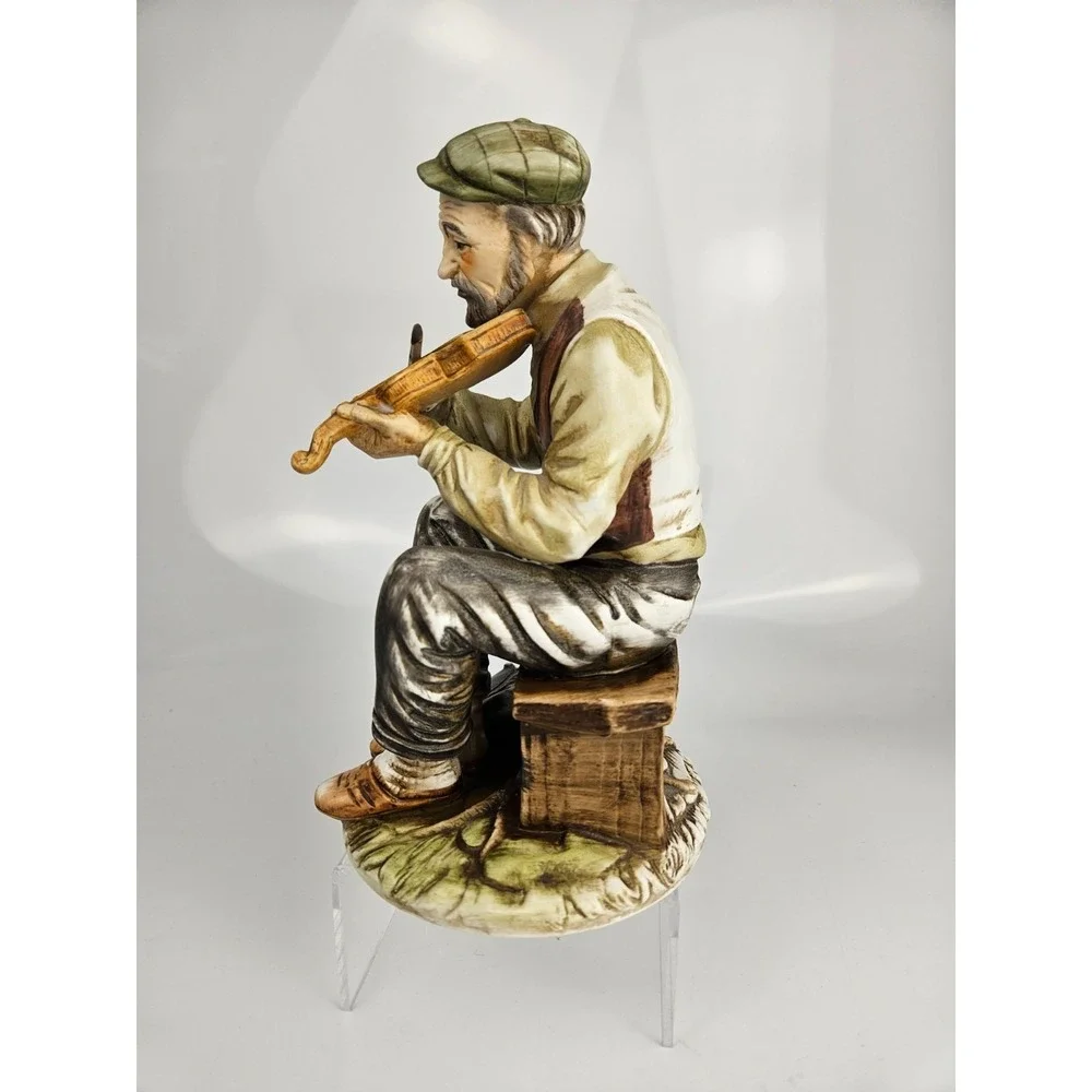 Vintage Violin Player Figurine Seated‎ Musician Rustic Village Scene